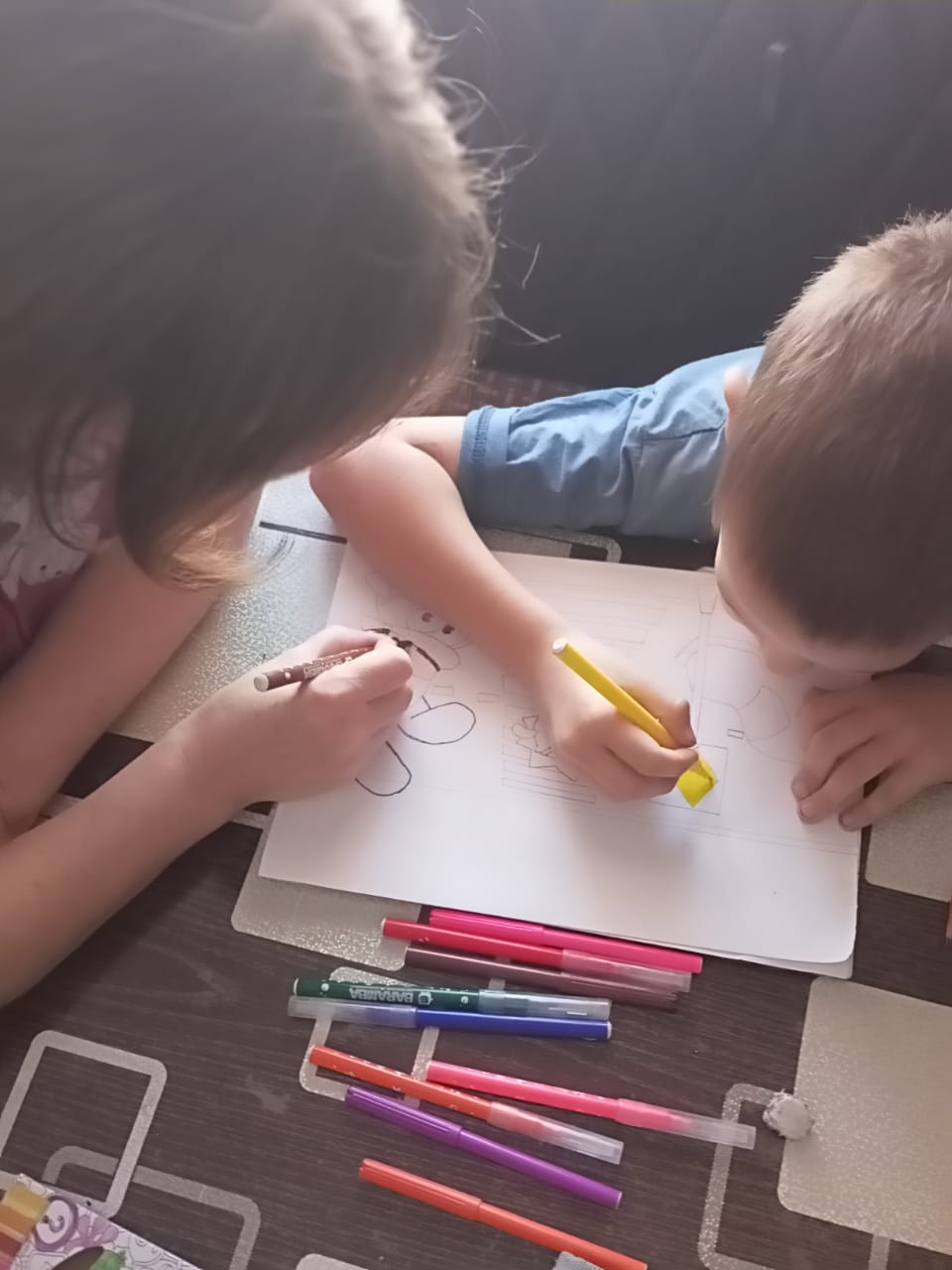 Акция Дети и родители рисуют 
ПДД